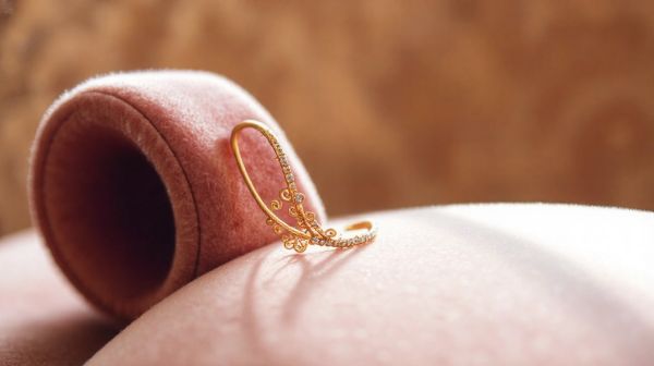Ear cuffs à la mode : sublimez votre oreille sans besoin de perçage