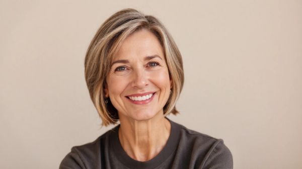 Meilleures coupes de cheveux courtes pour femmes de 50 ans