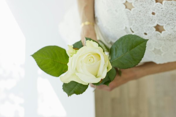 Quels conseils pour intégrer des broderies dans une tenue de travail?